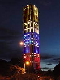 Colpatria is at the junction of septima and 26st street (highway) the most crucial downtown intersection. Colpatria Tower Photo