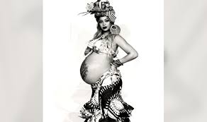 Beyoncé's elaborate baby shower was predictably star studded. Beyonce Looks Beautiful With Mehendi Covered Baby Bump At Her Baby Shower See Pictures India Com