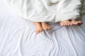 Cairan sperma dapat keluar pada malam hari ketika tidur pada fase rapid eye movement. Bisakah Hamil Meski Sperma Dikeluarkan Di Luar Ibupedia
