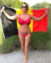 How can i contact 's management team or agent details? Wendy Van Wanten Trots Op Haar Bikinilijf Aan Alle Oudere Het Nieuwsblad Https Www Nieuwsblad Be Cnt Dmf20180708 03603084 Section Haar Vrouw Trots