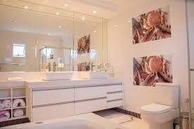 Fra le tendenze dell'arredo di questo 2021, il rivestimento bagno moderno è tra le scelte più ambite. Piastrelle Del Bagno Soluzioni Moderne A Basso Costo Tirichiamo It