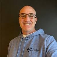 Bradley Groff's Instagram, Twitter & Facebook