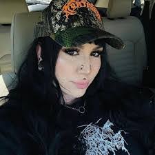 Gina Snow's Instagram, Twitter & Facebook