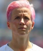 English public schools are credited with subsequently establishing the modern football codes, thus turning the mob riot into a sport in the 16th century. Megan Rapinoe Ol Reign Spielerprofil Kicker