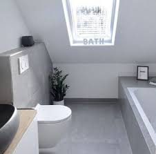 Dachschrage Fenster Graues Badezimmer Betonoptik Fliesen Grey Bathrooms Concrete Look Tile Bathroom Inspiration