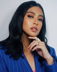 How To Show Off Your Morena Skin With These Beauty Tips Star Style Ph Hair Color For Morena Skin Tan Skin Makeup Natural Tan Skin