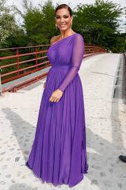 Actualmente un máximo de 30 invitados pueden asistir a las bodas, si se aplican medidas de distanciamiento social. Boda De Belen Esteban Y Miguel Marcos Todos Los Looks De Los Famosos Invitados Al Enlace