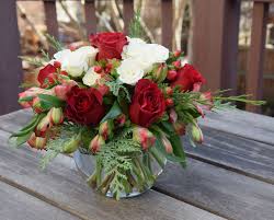 We guarantee fresh flowers from local florists who offer high quality for reasonable price. Flower Bouquet In A Glass Bowl With Roses Alstroemerias Hypericum Fresh Flowers Arrangements Flower Arrangements Flower Delivery