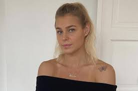 We would like to show you a description here but the site won't allow us. Photo Pernille Blume En Petite Tenue Dans Son Lit La Cherie De Florent Manaudou Evoque Une Mauvaise Journee Voici