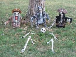 60 Coole Party Dekoration Im Garten Zu Halloween Halloween Deko Garten Gruseliges Halloween Und Halloween Silhouetten