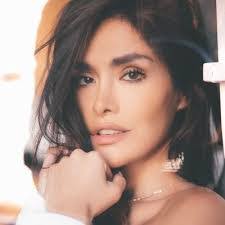 Samantha Saavedra's Instagram, Twitter & Facebook