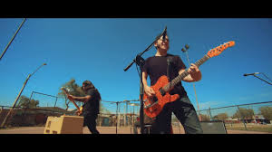 Weichafe (del mapudungún weichafe, 'guerrero') es una banda de rock chilena fundada a mediados de 1996 por marcelo da venezia (bajo y voz), angelo pierattini (guitarra y voz) y mauricio hidalgo (batería). Weichafe La Fuerza Viene De La Tierra Video Oficial Youtube