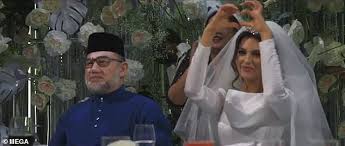 Sultanmuhammad #russianwife #missqueen why malaysian king sultan muhammad divorced his russian wife for more. Cringe Worthy Video Emerges Of Ex King Of Malaysia S Moscow Wedding To Russian Beauty Queen Express Digest
