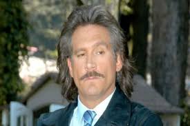 En el 2011 actuó en la telenovela una familia con suerte, donde interpretó a karina arizcorreta, al lado de arath de la torre, mayrín villanueva, daniela castro, entre otros. Arath De La Torre Volvera Al Papel De Pancho Lopez En Mi Marido Tiene Mas Familia