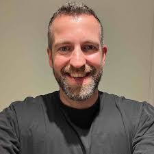 Alex Dellinger's Instagram, Twitter & Facebook