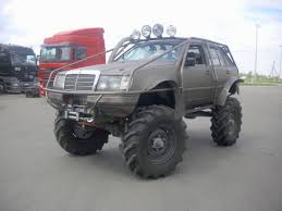 1987 Mercedesbenz E300 Station Wagon Turned Into A Massive Truck Mercedes Benz Mercedes Benz