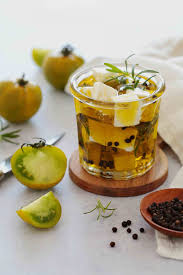Feta Marinee Au Poivre Herbes Fraiches Et Huile D Olive Recette Olives Alimentation Aperitif Dinatoire