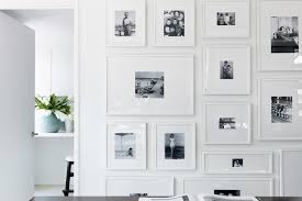 ► tambahkan stiker yang indah. 12 Tips Kolase Bingkai Foto Yang Membawa Kamu Bernostalgia