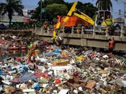 Pemakaian aksen kaca pada balkon dan atap carport membuat tampilan rumah ini terlihat lebih futuristik. Hujan Lebat Sampah Punca Banjir Di Taman Seri Muda