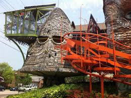 Pin By Beverley Kokubo On World S Most Extreme Homes Unusual Homes Unique Buildings Architecture Artists