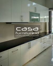 Bagi orang yang sudah membangun rumah tangga dan memiliki rumah sendiri, pasti tidak ketinggalan … Desain Kitchen Set Desain Lemari 4 Pintu Geser Desain Lemari Lemari Desain