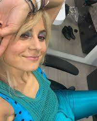 It's PHYSICAL FRIDAY…the penultimate episode. Here is a pic of Bun, the  gang and me as an embryo. @appletvplus @appletv #physical