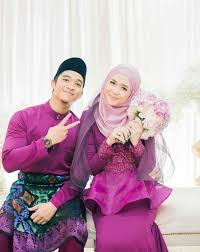 Warna pink atau merah muda adalah salah satu yang menjadi favorit para wanita. Fesyen Gaun Pengantin Buat Anda Yang Bertudung