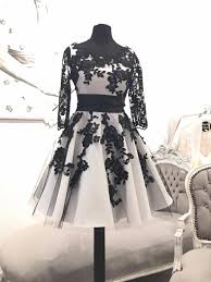 Dieses elegante schwarze kleid ist an der spitze geschmeidig und raffiniert, während ein großer teil der rüschen. Brautkleid Mit Grober Schwarzer Spitzenapplikation Rockabillymode Rockabilly Brautkleider Petticoatkleider Auf Mass Vintage Kleider Mode 50er Jahre Vintage Hochzeitkleider