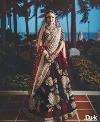 Bridal guan design ist eine sammlung von bridal shirt designs, um design bridal shirt an alle zu liefern. Bridal Sabyasachi Indische Hochzeitskleider Hochzeitskleid Kleider