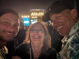 Robyn Brisson's Instagram, Twitter & Facebook