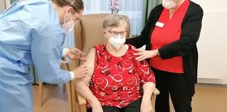 Wir sind eine dreiköpfige familie, die schon lange ein haus sucht. Bossow Haus Krempelt Die Armel Hoch Fur Corona Impfung Schermbeck