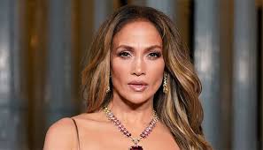 Jennifer Lopez reacts to Ben Affleck's new look: 'A cry for help'