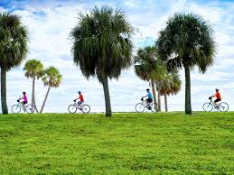 This area of florida keys has a population of approximately 25,000 people. The Best Tiny Beach Town To Retire For Under 40k A Year According To Aarp Best Places To Retire Beach Town Florida Beaches