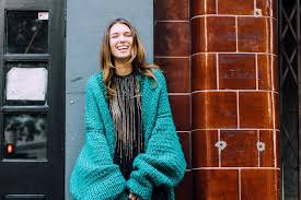 Fassen sie das haar mit der hand zu einem strang zusammen, um aus diesem und den tuchenden einen zopf zu flechten. Hochsteckfrisuren Die Schonsten Anleitungen Brigitte De