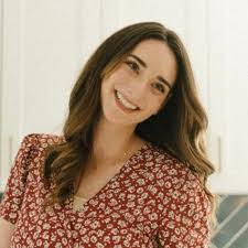 Abby Roth's Instagram, Twitter & Facebook