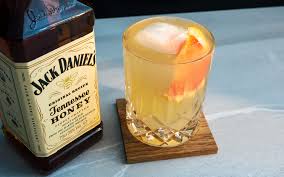 The jack daniel's tennessee honey whiskey features a delicate hint of molasses, chocolate and pralines. Jack Daniel S Tennessee Honey Lohnt Sich Der Kauf