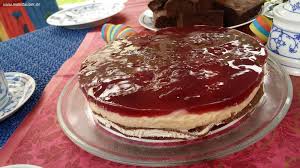 Hierfür werden ein spezialboden mit schokodrops und mandeln und ein heller biskuit verwendet. Kiba Torte Oder Kirsch Bananen Schnitte Fur Den Sommerlichen Kaffeeklatsch Mamizauber