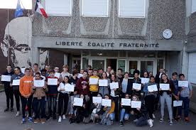 Le taux de réussite au brevet des collèges a progressé en 2016. Resultats Du Dnb Et Photos De La Remise Des Diplomes College Max Jacob De Josselin