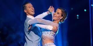 Der anhaltende lockdown trifft insbesondere alleinerziehende eltern hart. Let S Dance Charlotte Wurdig Ist Mit Sido Und Den Kindern Im Tourbus Express De