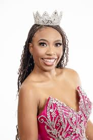 Crystal Crowell's Instagram, Twitter & Facebook