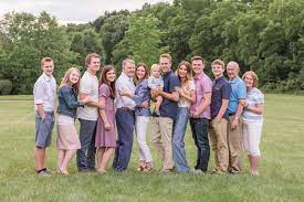 How To Prepare For Family Pictures 10 Tips From A Photographer Libertycameronphotography Com Big Family Photos Summer Family Photos Large Family Photos