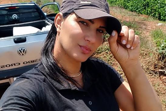 🚨🌾 AGRICULTORA INFLUENCER É MORTA A TIROS DURANTE ATAQUE EM ZONA RURAL  Alzira Maria Theodoro Luiz, de 43 anos, publicava vídeos sobre o cotidiano  rural para mais de 5,5 mil seguidores. A