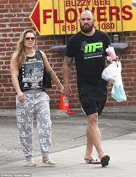 Ronda Rousey Seen Kissing Boyfriend After Holly Holm Rematch Is Set Ronda Rousey Ronda Jean Rousey Ronda