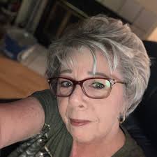 How to decorate a puppy for patriotic holidays?