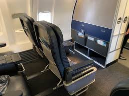 The Best Seat On A United Airlines 757 300 Live And Let S Fly In 2020 United Airlines The Unit First Class Seats
