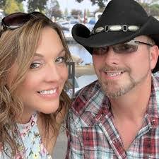 Donna Maines's Instagram, Twitter & Facebook