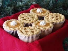 Find your favorite cupcakes and decorate them flawlessly for the fall season and all the holidays that come with it. Pin By Mandi Steele On Sweet Treats Delicious Thanksgiving Thanksgiving Desserts Thanksgiving Cupcakes