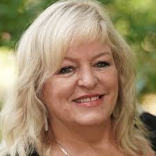 Pamela Dickinson's Instagram, Twitter & Facebook