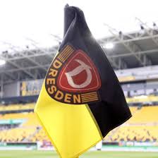 Herzlich willkommen im offiziellen sg dynamo dresden fanshop. 2 Bundesliga Zwei Positive Corona Tests Dynamo Dresden Muss In Quarantane Und Verpasst Neustart Shz De
