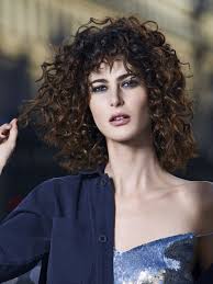 Jolie coupe de cheveux femme effilé est une photo de coiffure provenant de la galerie de modèles …. Le Look Sexy Sur Carre Mi Long Structure